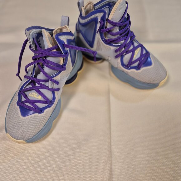 Nike Youth basketball sneakers - Picture 3 of 13